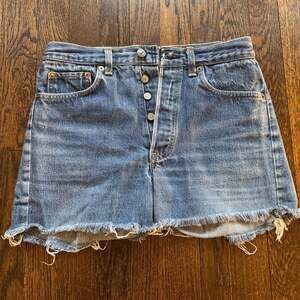 VINTAGE Levi’s 501 Button Fly Cutoff Denim Shorts ‘70s ‘80s W30 I: 3.5 UNISEX